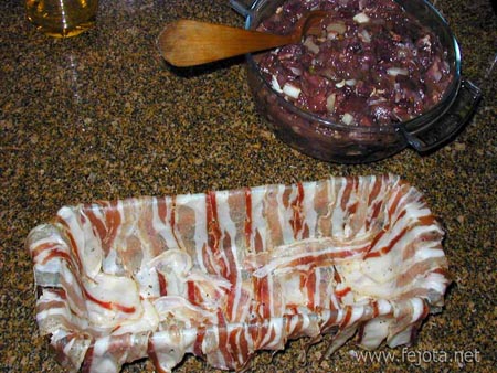 009 Mezcla y molde de pirex cubierto de bacon